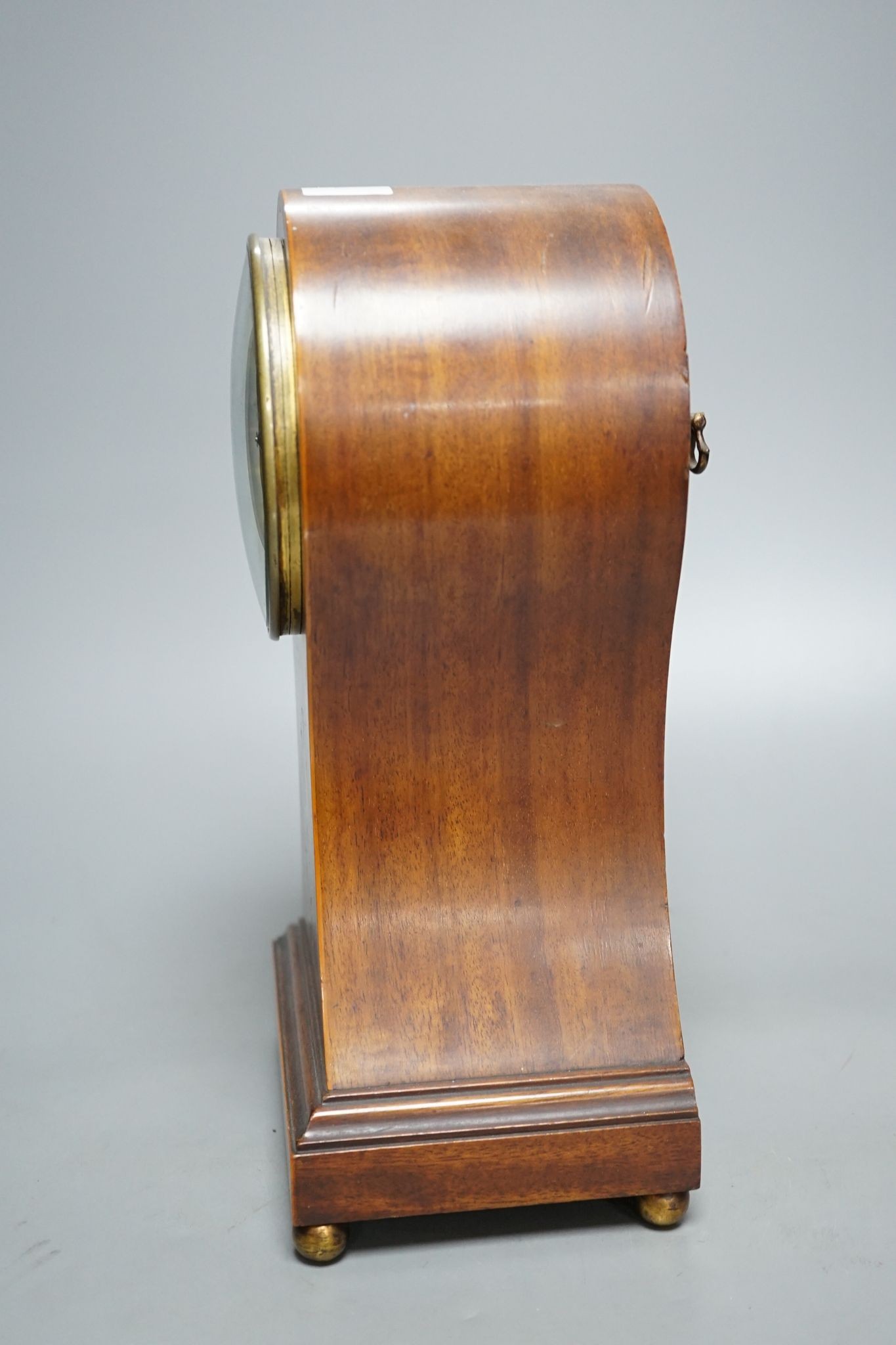 An Edwardian inlaid balloon mantel clock, 30cm